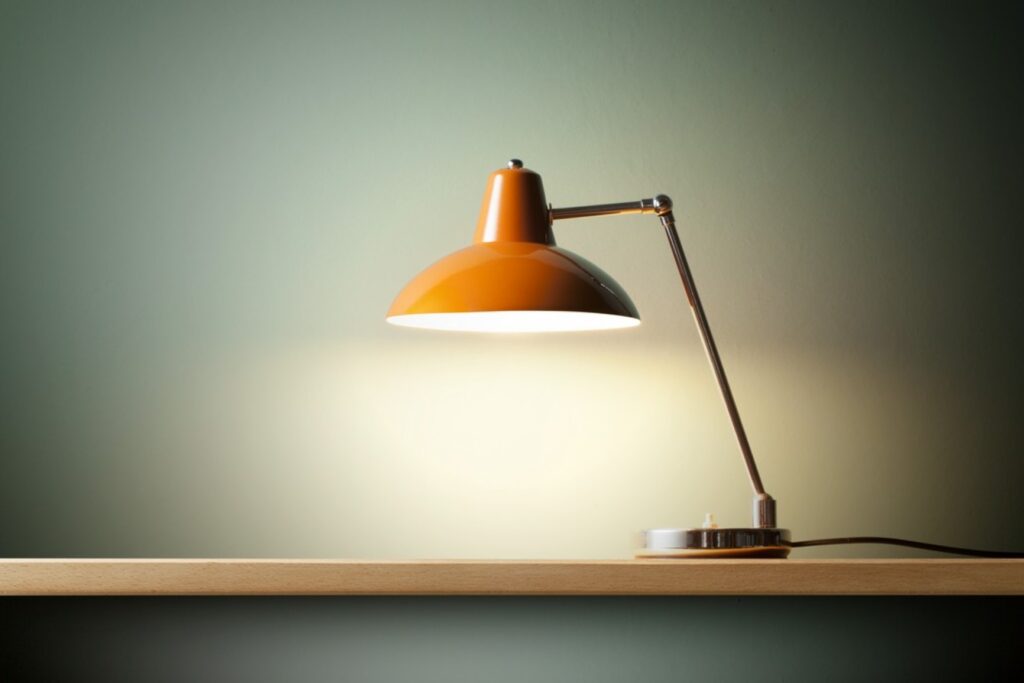 Czym się kierować przy wyborze lampy na biurko?